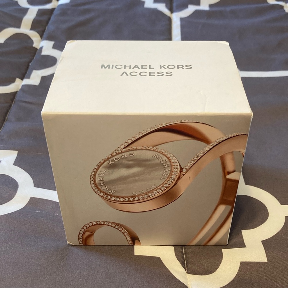 Rose gold Michael Kors Access